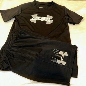 Boys Under Armour set size 7 black grey white in excellent condition